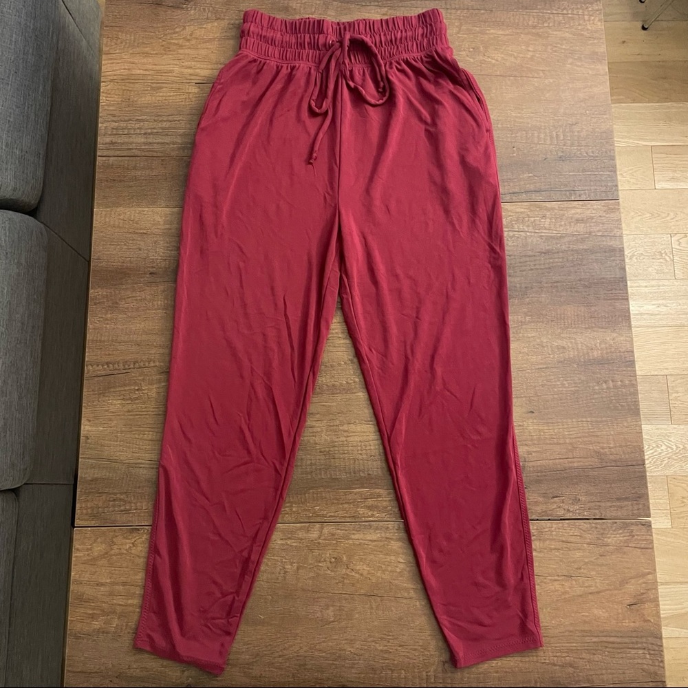 Fabletics Blaine Jogger in Cherry Burst XS, excellent condition